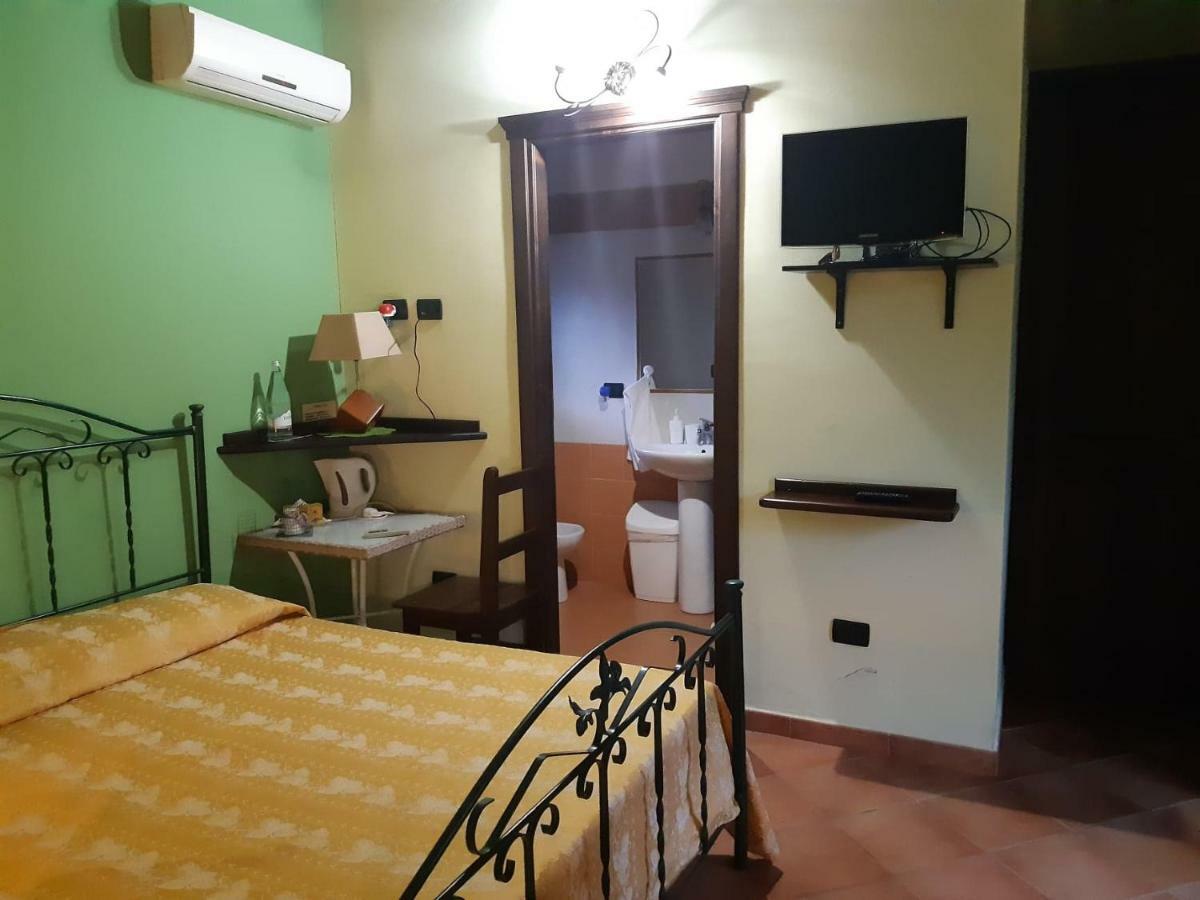 Agriturismo Il Pozzo Antico Mascali Ngoại thất bức ảnh